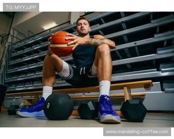 卢卡东契奇如何在NBA赛场上展现出超凡的篮球才华与领导能力