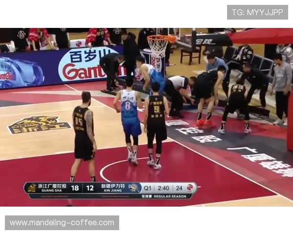 重庆篮球队技术争议引发热议球迷与专家观点碰撞激烈 重庆篮球队技术争议引发热议球迷与专家观点碰撞激烈